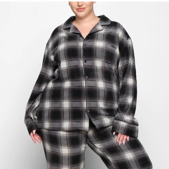 SKIMS Other - SKIMS Black and  Grey Fleece Flannel Top